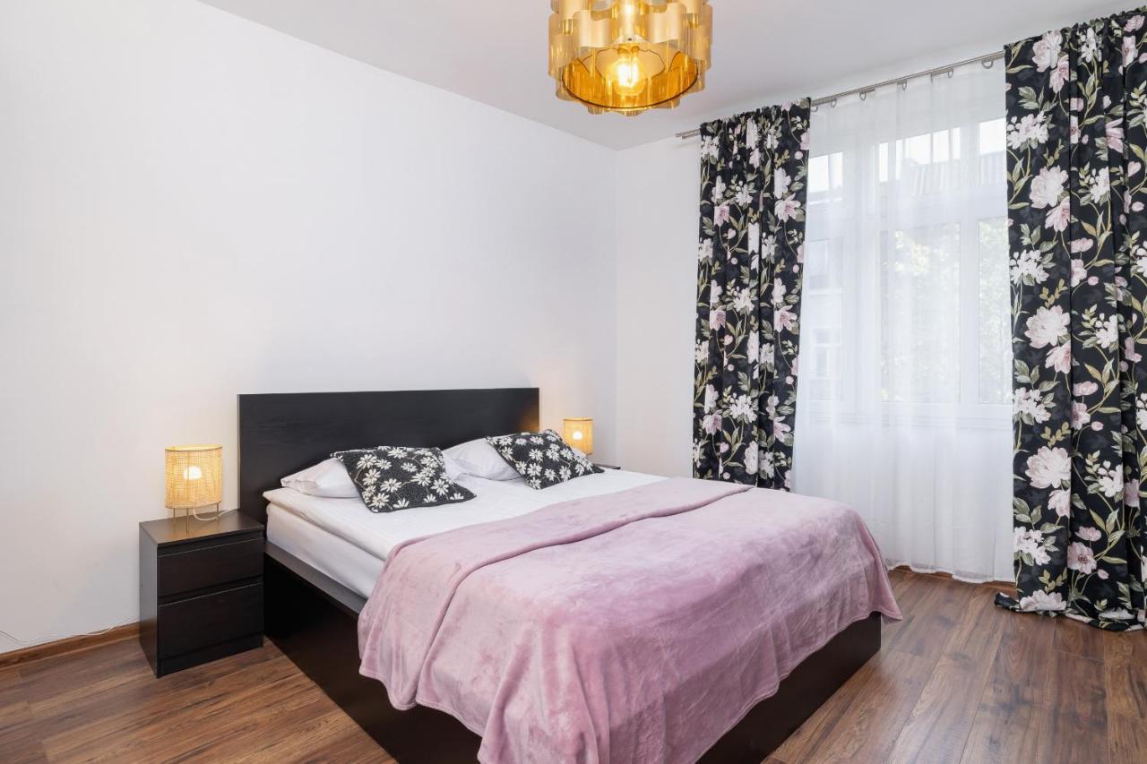 Apartments On Krupowki Street With Mountain View By Noclegi Renters Закопане Екстериор снимка