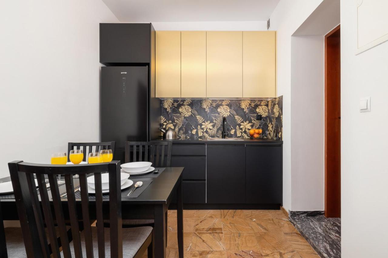 Apartments On Krupowki Street With Mountain View By Noclegi Renters Закопане Екстериор снимка